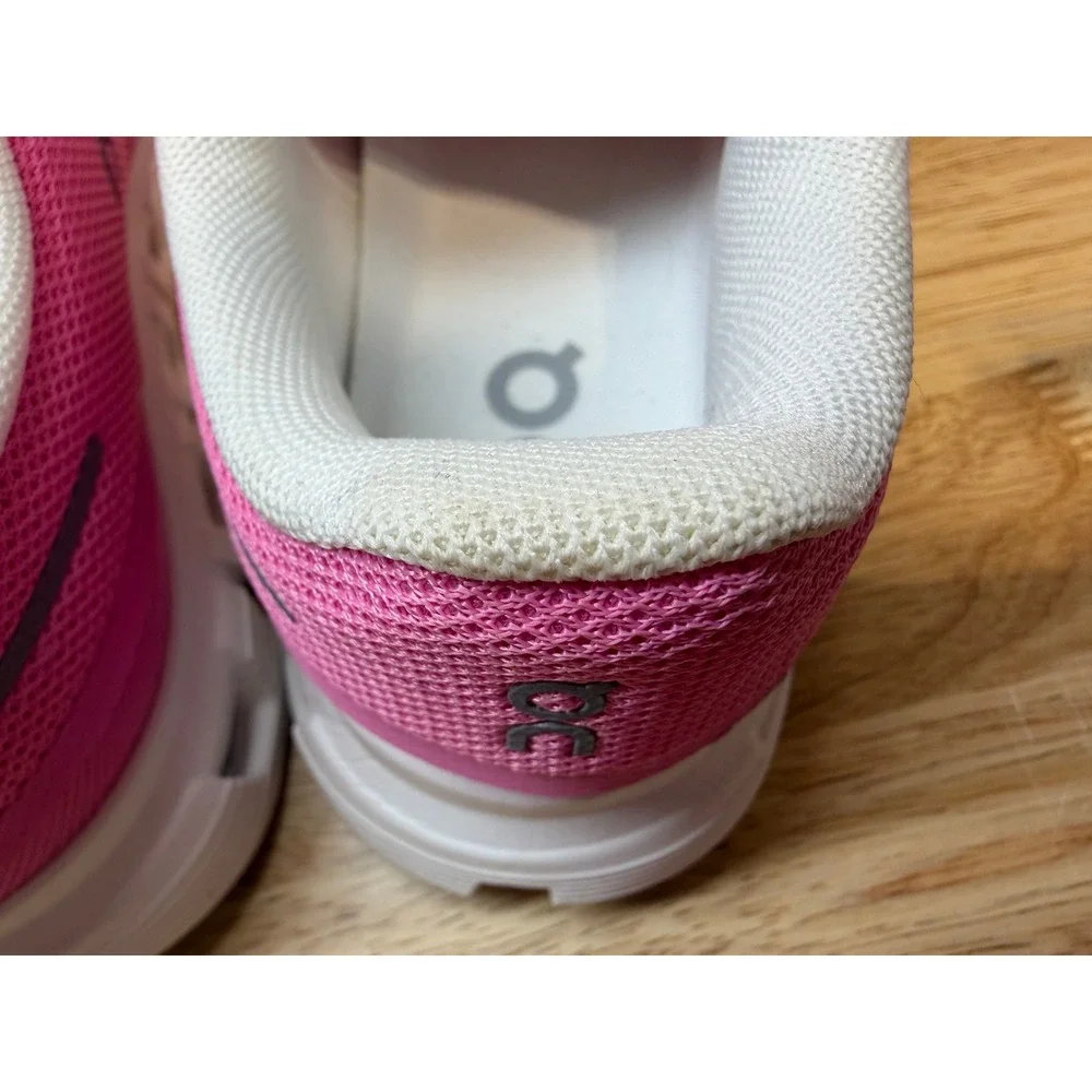 On Running Cloud Pink White Women Running Shoes US 7 EU 38 NWOT